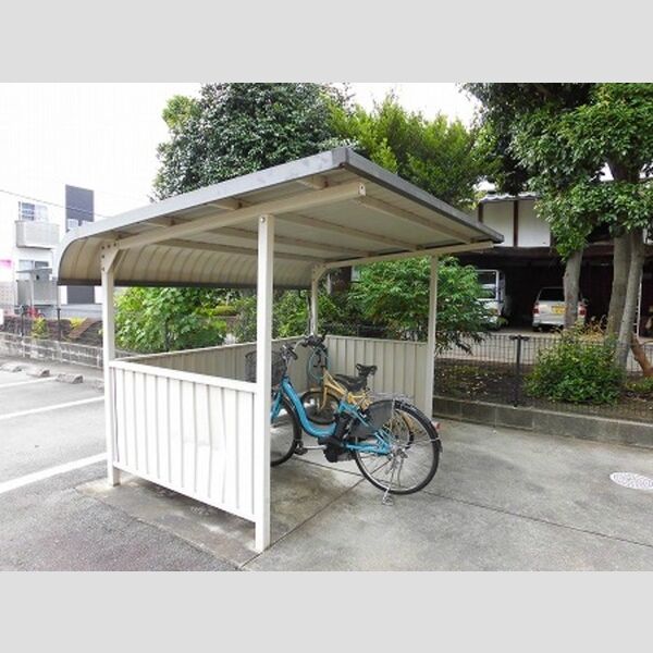 現地周辺 (駐輪場)