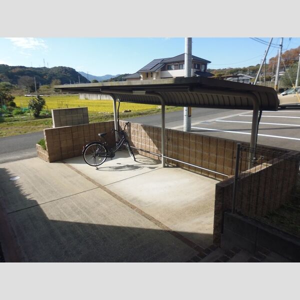 現地周辺 (駐輪場)