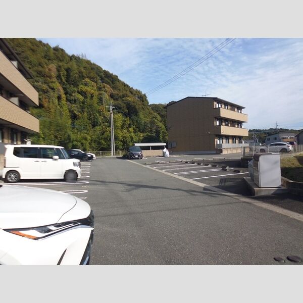 駐車場 (駐車場)