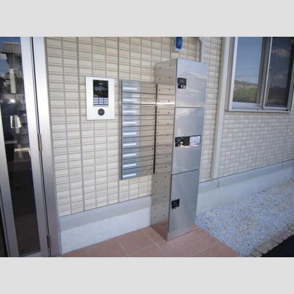 エントランス (エントランスオートロック・宅配ボックス付)