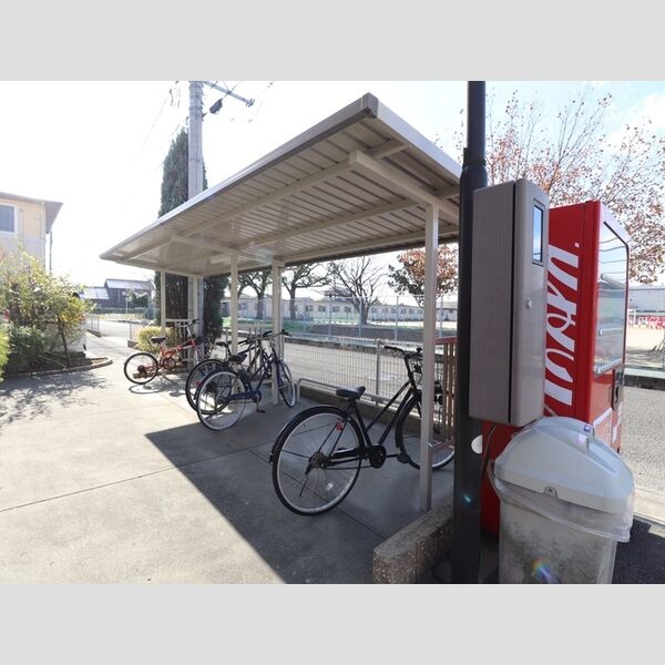 現地周辺 (駐輪場)