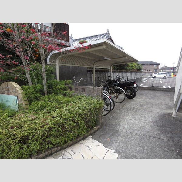 現地周辺 (駐輪場)