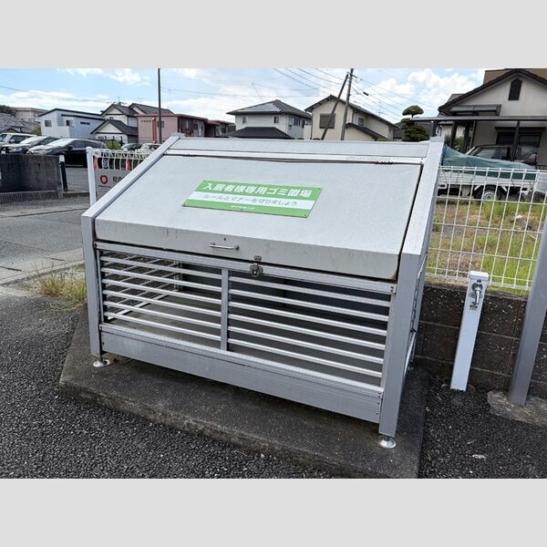 現地周辺 (ゴミ置き場)