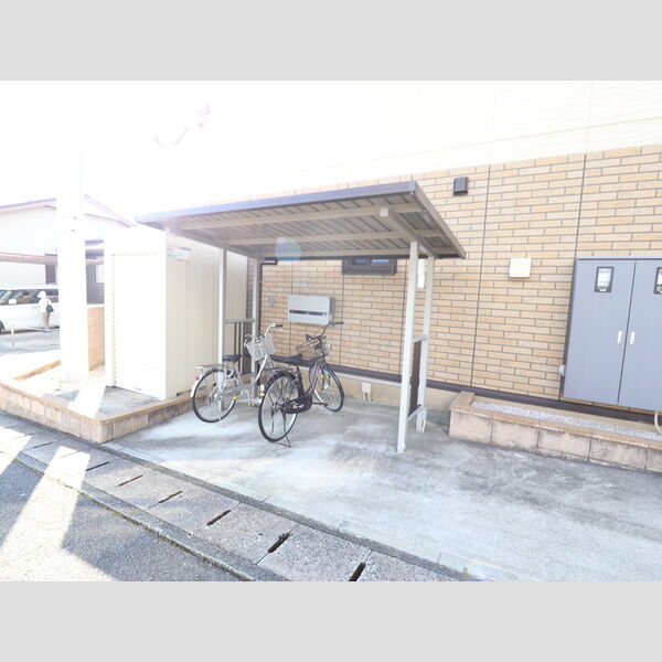 現地周辺 (駐輪場)