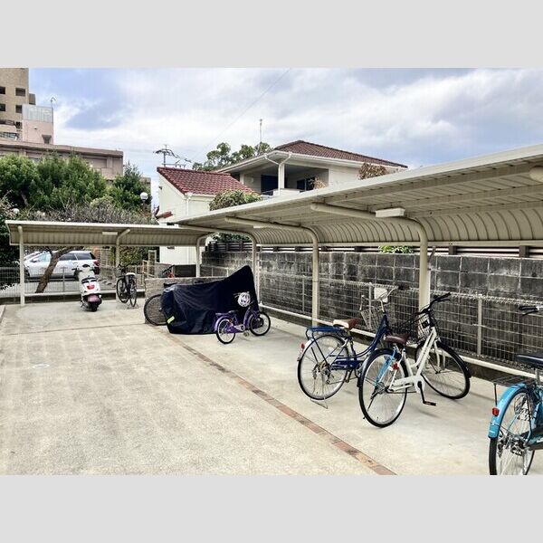 現地周辺 (駐輪場)