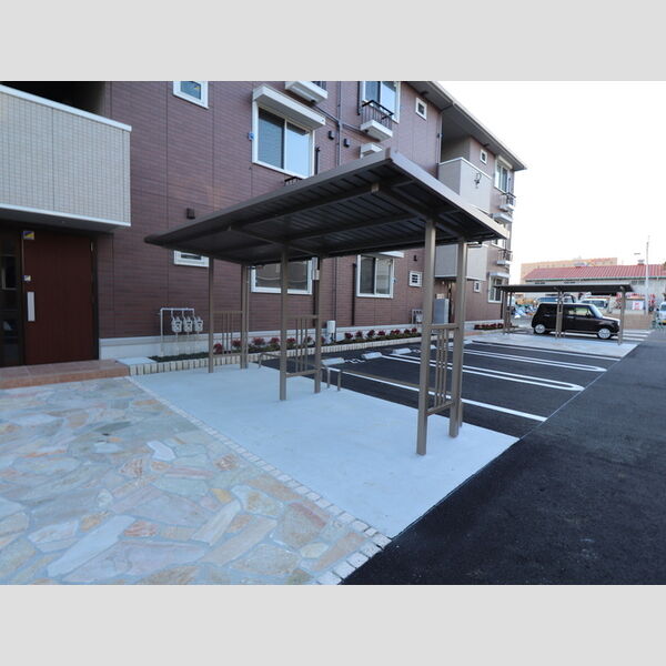 現地周辺 (駐輪場)