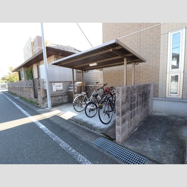 現地周辺 (駐輪場)