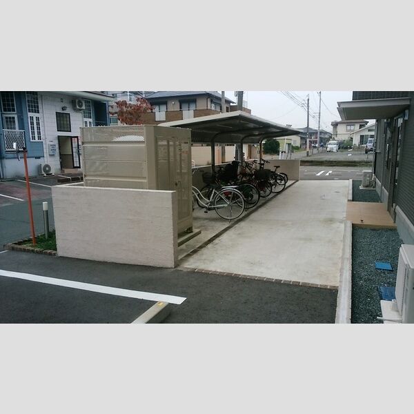 現地周辺 (駐輪場)