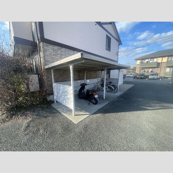 現地周辺 (駐輪場)