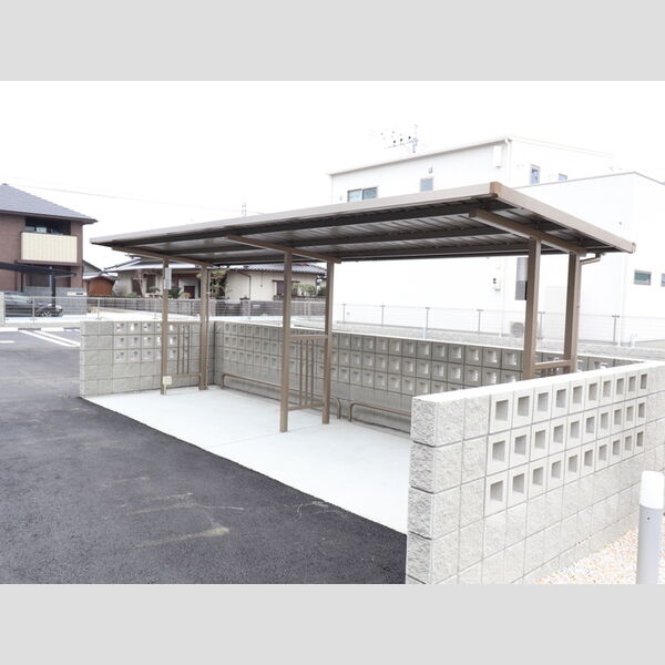 現地周辺 (駐輪場)