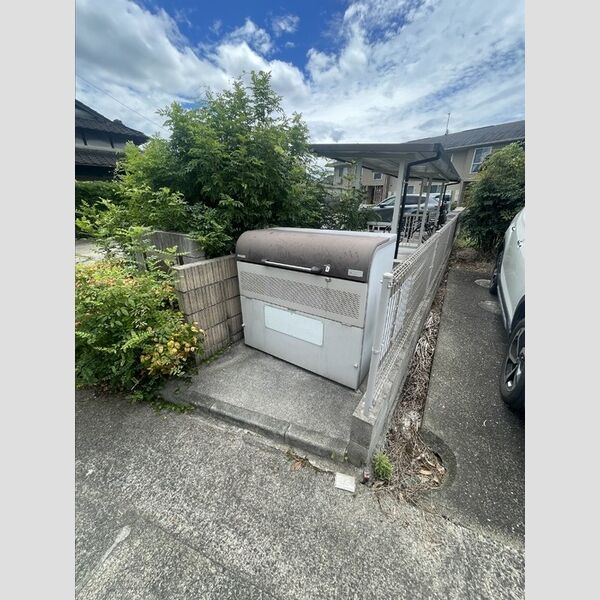現地周辺 (ゴミ置場)