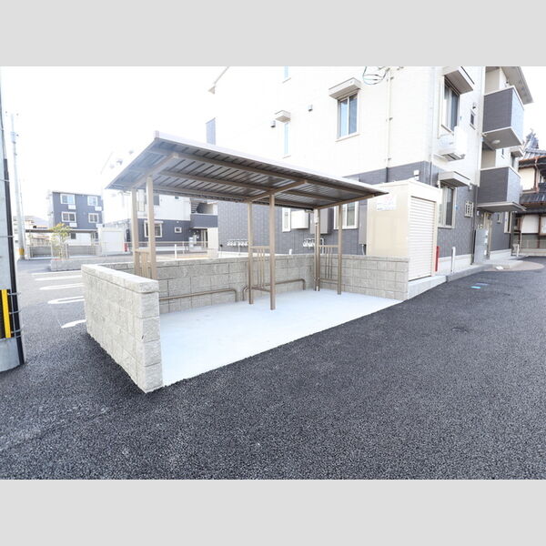 現地周辺 (駐輪場)