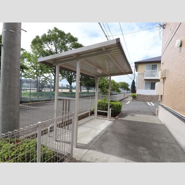 現地周辺 (駐輪場)