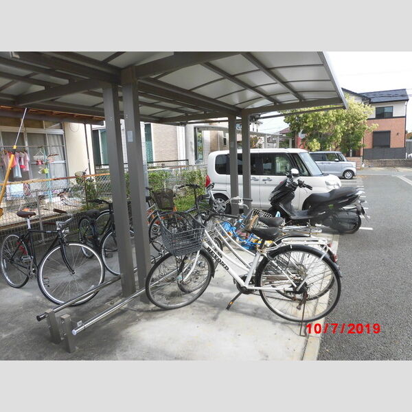 現地周辺 (駐輪場)