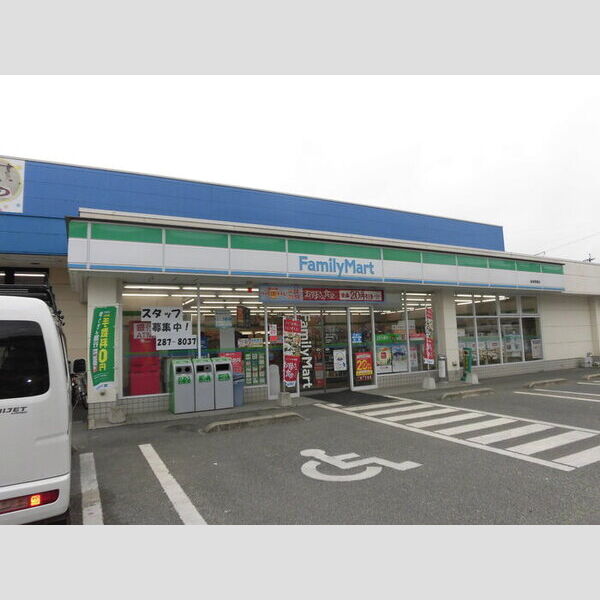 現地周辺 (ファミリーマート益城惣領店(351m))
