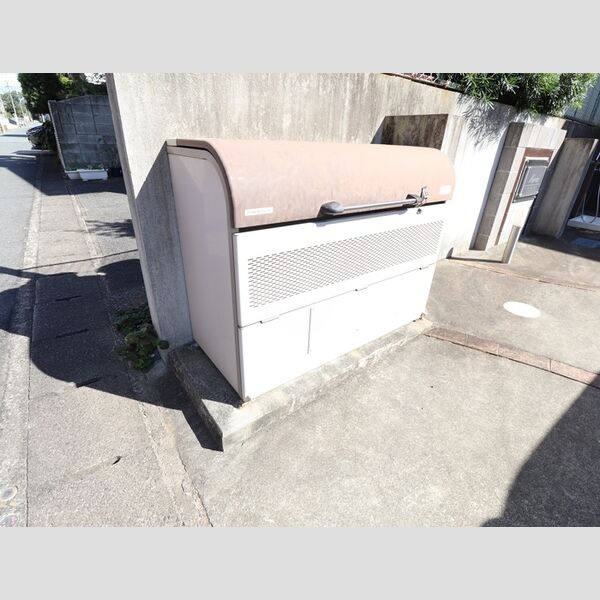 現地周辺 (ゴミ置き場)