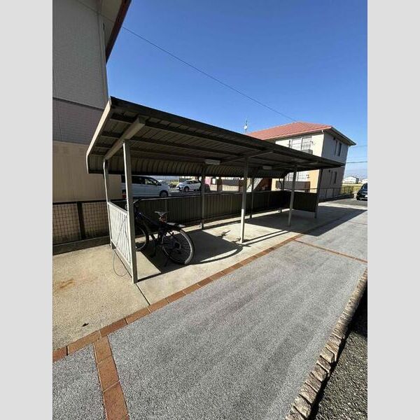 現地周辺 (駐輪場)