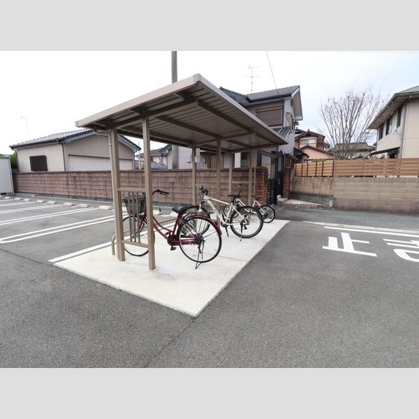 現地周辺 (駐輪場)