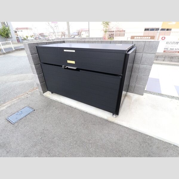 現地周辺 (ゴミ置場)