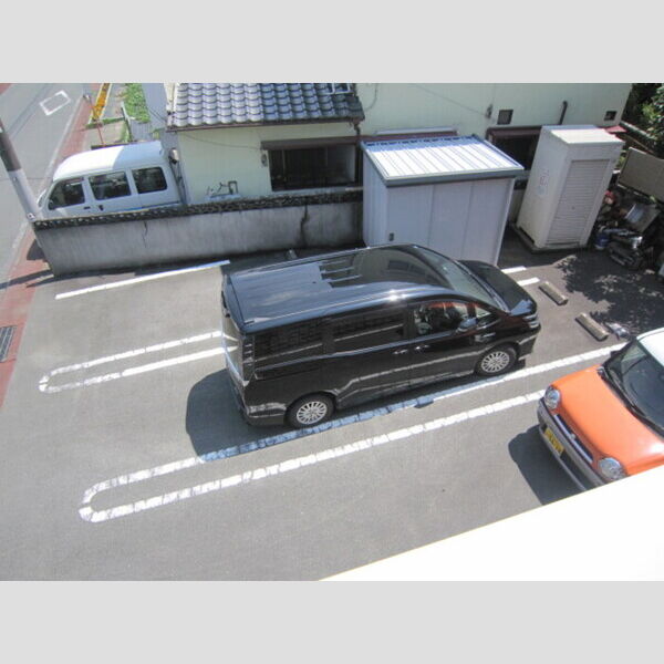 駐車場 (バルコニー側駐車場)