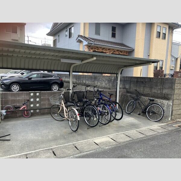 現地周辺 (駐輪場)