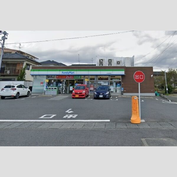 現地周辺 (ファミリーマート八代田中東町店 142m)