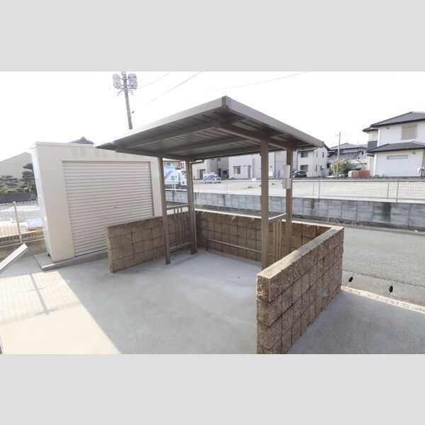 現地周辺 (駐輪場)