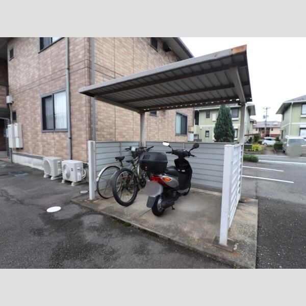 現地周辺 (駐輪場)