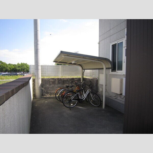 現地周辺 (オートロック内サイクルポート)