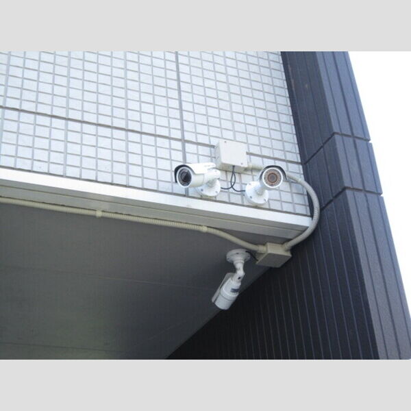 現地周辺 (共用部に防犯カメラ付)