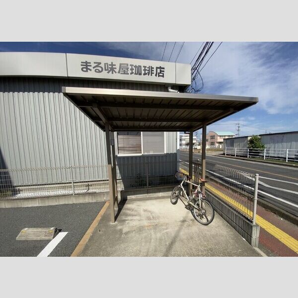 現地周辺 (駐輪場)