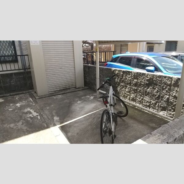 現地周辺 (駐輪場)
