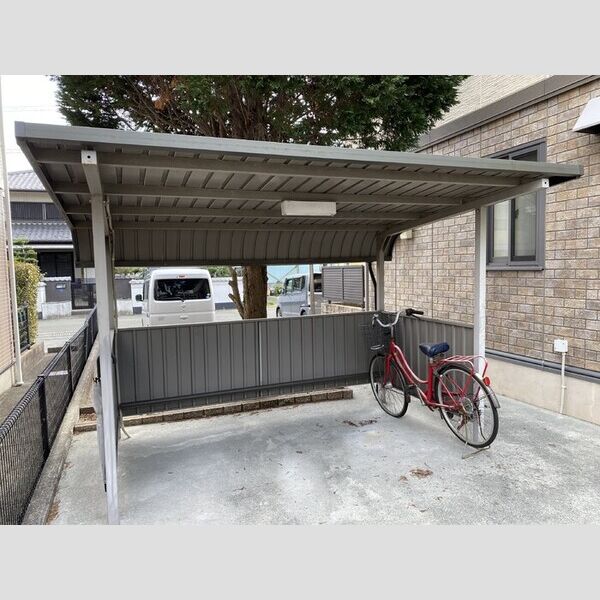 現地周辺 (駐輪場)