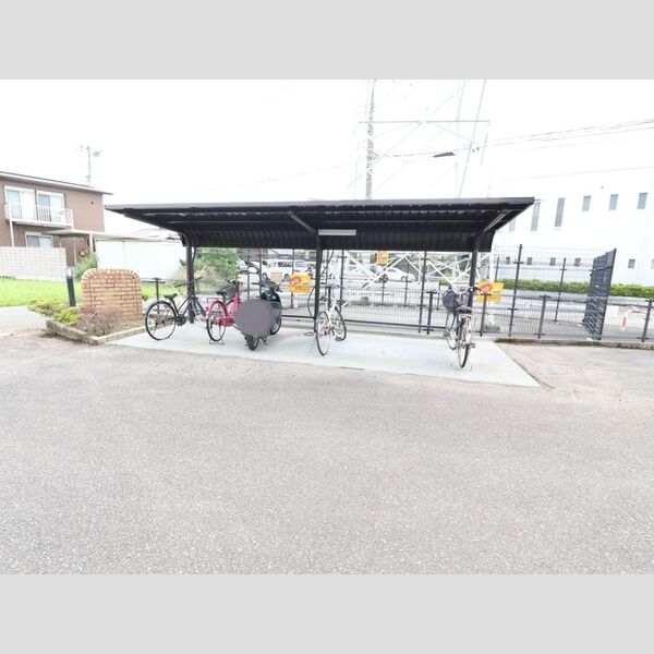 現地周辺 (駐輪場)