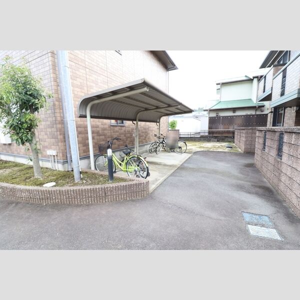現地周辺 (駐輪場)