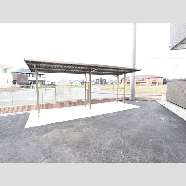 現地周辺 (駐輪場)