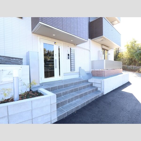 エントランス (エントランス)