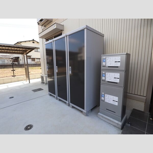 現地周辺 (物置、宅配ボックス)