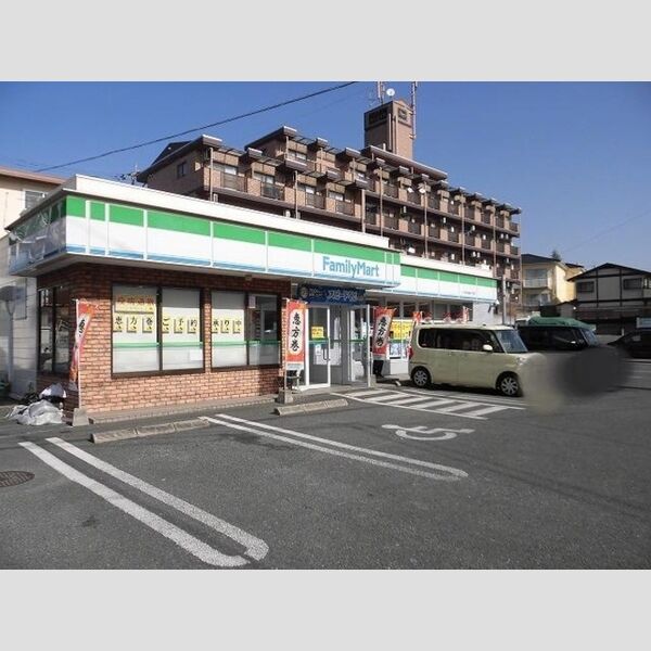 現地周辺 (ファミリーマート熊本黒髪6丁目店　245m)