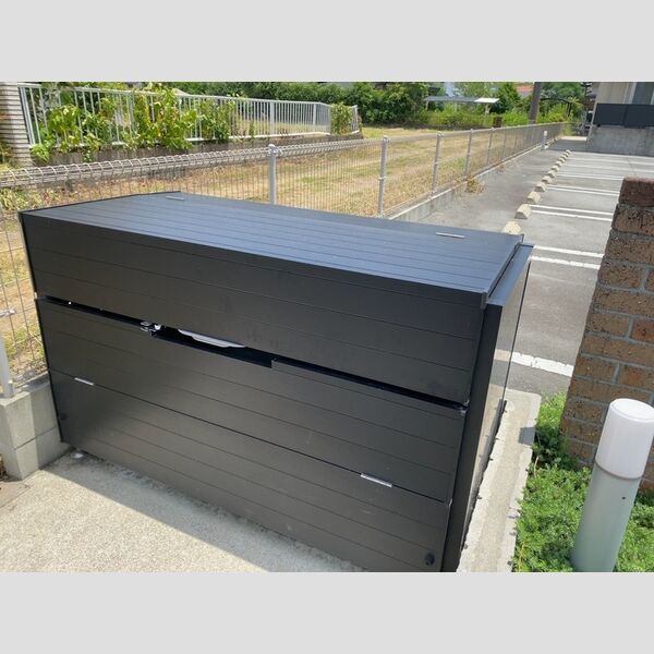 現地周辺 (ゴミ置場)
