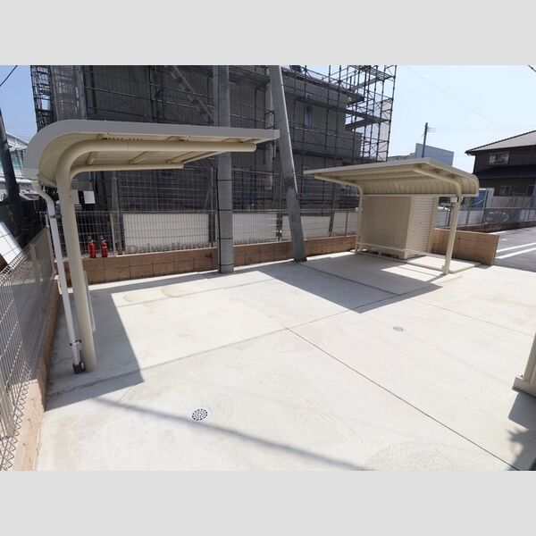 現地周辺 (駐輪場)