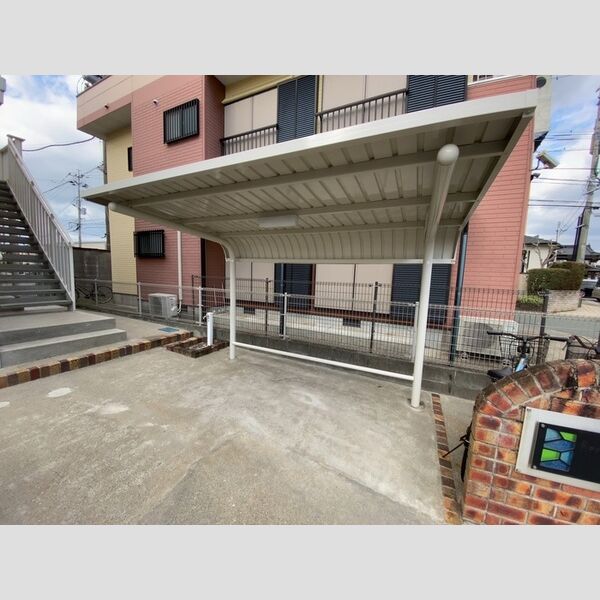 現地周辺 (駐輪場)