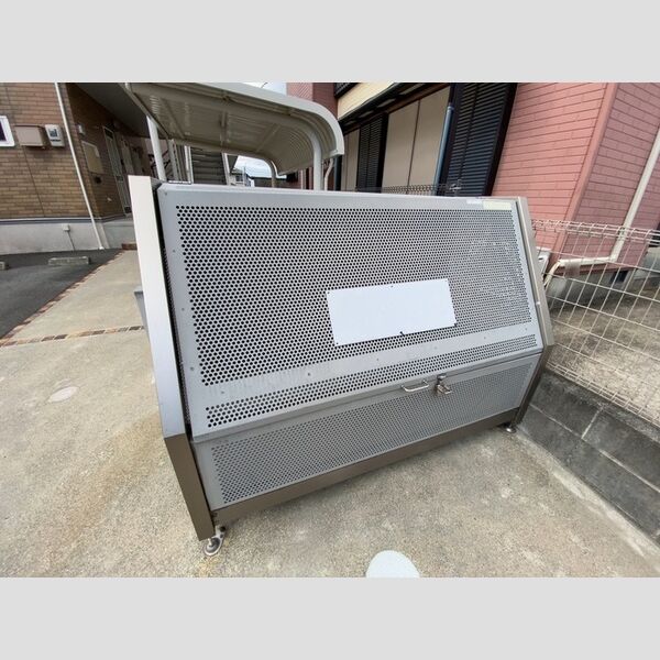 現地周辺 (ゴミ置場)