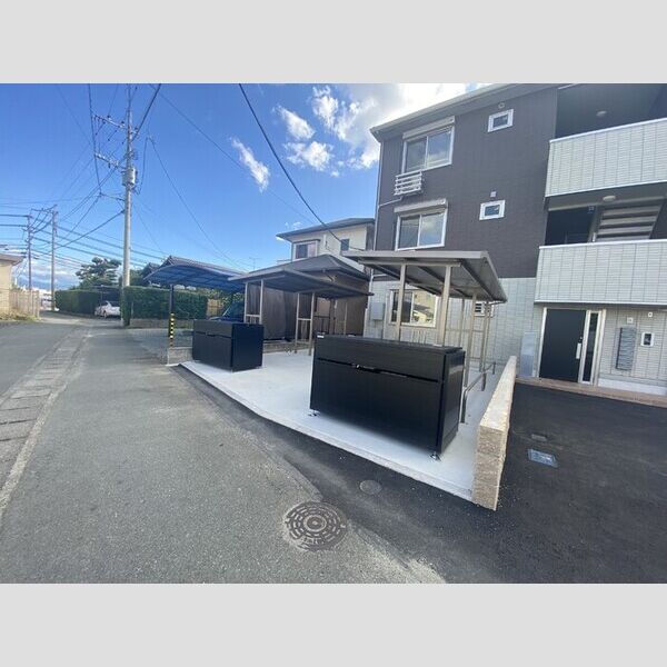 現地周辺 (駐輪場)