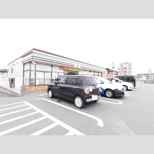 現地周辺 (セブンイレブン熊本江津2丁目店 496m)