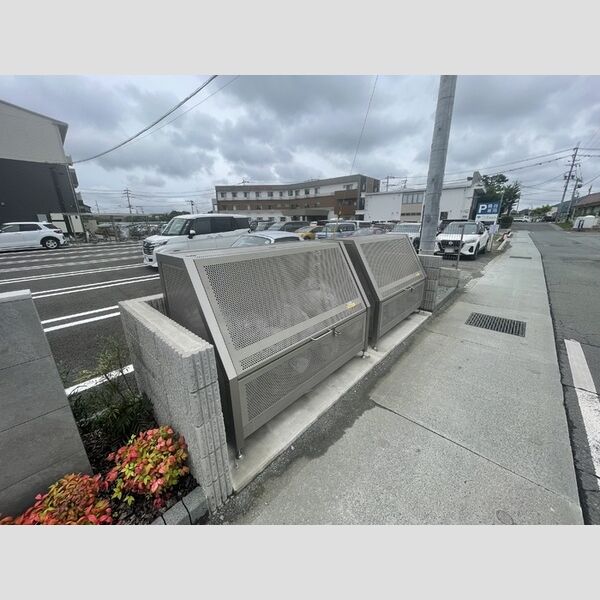 現地周辺 (ゴミ置き場)