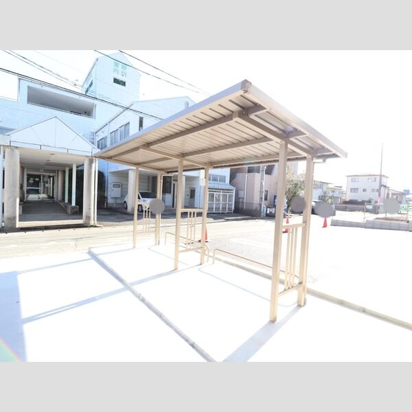 現地周辺 (駐輪場)