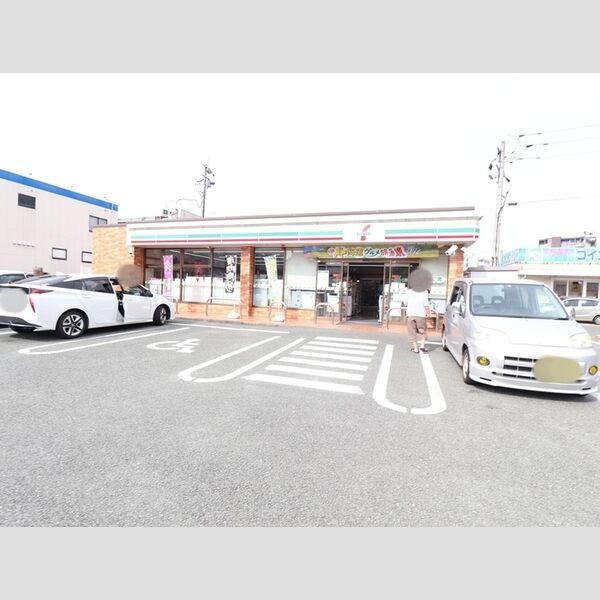 現地周辺 (セブンイレブン熊本九品寺6丁目店　352m)