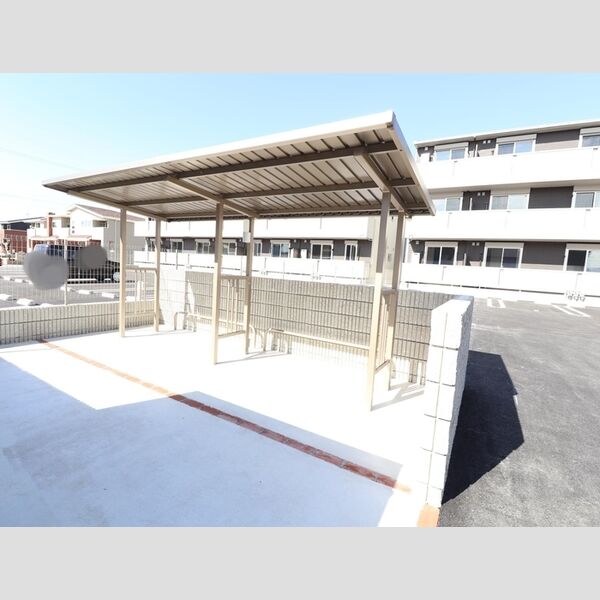 現地周辺 (駐輪場)