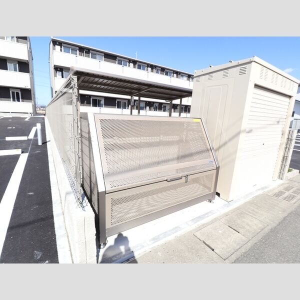 現地周辺 (ゴミ置き場)